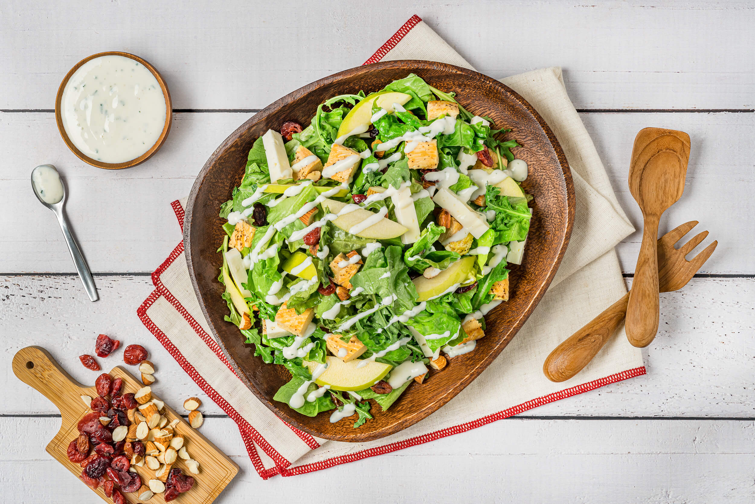Ensalada de pollo con aderezo de yogurt