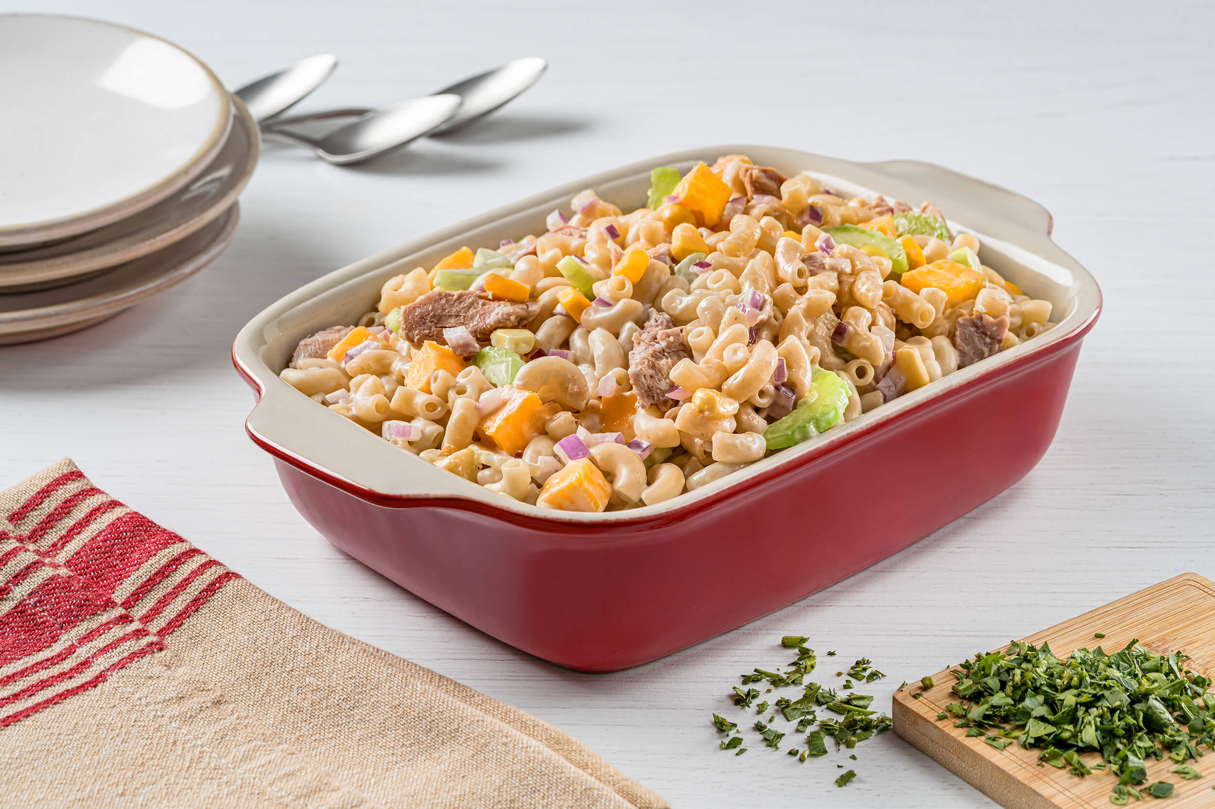 Sopa fría de coditos con atún